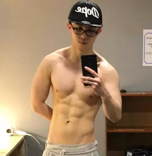 再展超強技能!「孫安佐」自學「畫H漫」收服獄友 網大讚:痛電台男