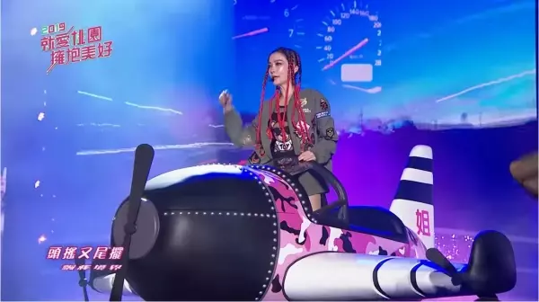 謝金燕跨年演唱麥無聲怒!全場氣氛超尷尬...