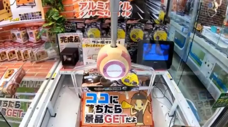 夾娃娃機意外卡到決勝點! 一升起來「天崩地裂式掉落」台主要崩潰了啦~