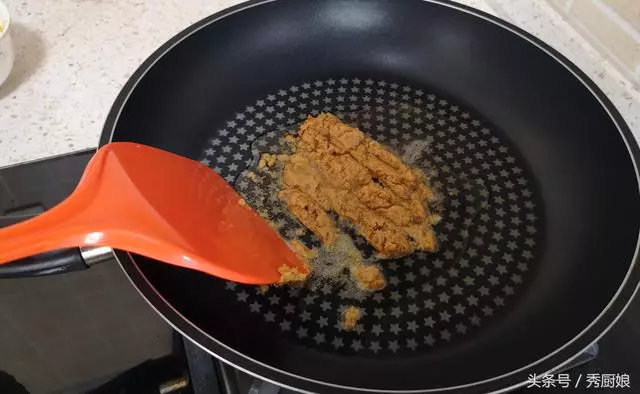 1塊南瓜,2個鴨蛋,教你南瓜新吃法,不用蒸,不熬粥,好吃又下飯
