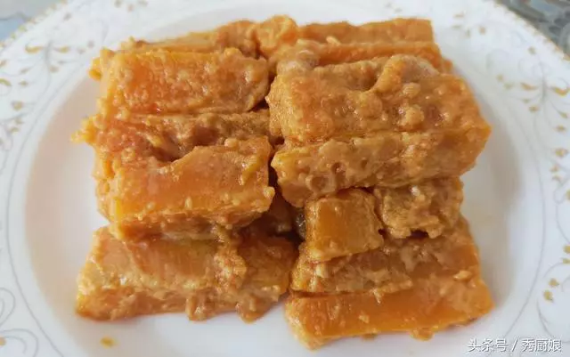 1塊南瓜,2個鴨蛋,教你南瓜新吃法,不用蒸,不熬粥,好吃又下飯