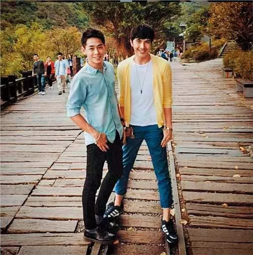 大馬男星謝佳見和「小12歲男友」分手後求復合?! 不顧明星身份也要去挽回!網民: 好深情!