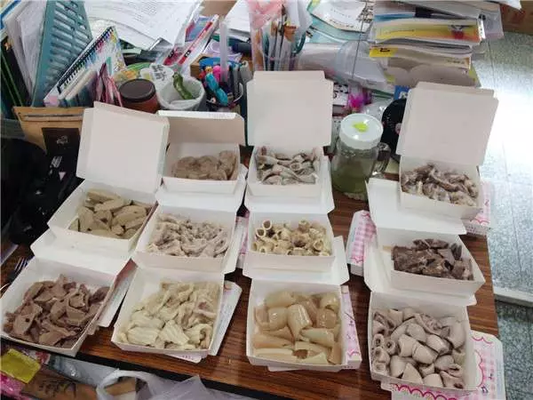 生物學老師「課堂上拿出11樣黑白切」教學生 大家驚呼:我一直吃的是子宮