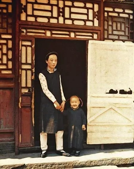 108年前這個法國人拍下中國最早彩色照片 卻被罵白痴