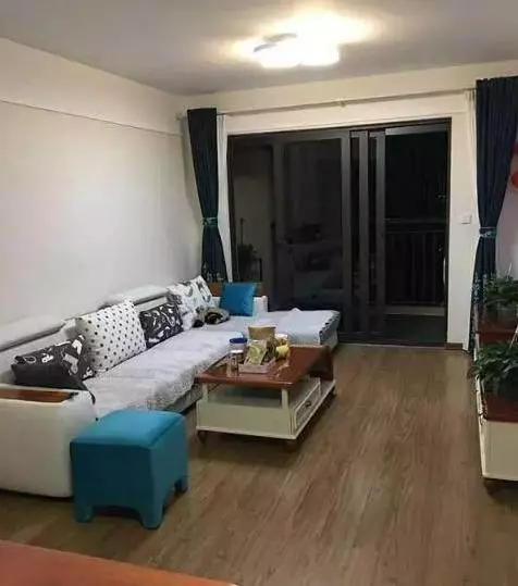 老婆堅持在洗手間裝「兩個門」, 開始我不解, 完工後鄰居紛紛效仿