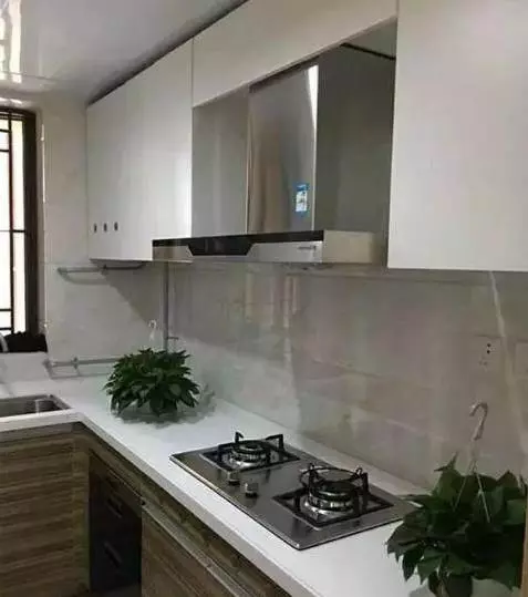 老婆堅持在洗手間裝「兩個門」, 開始我不解, 完工後鄰居紛紛效仿