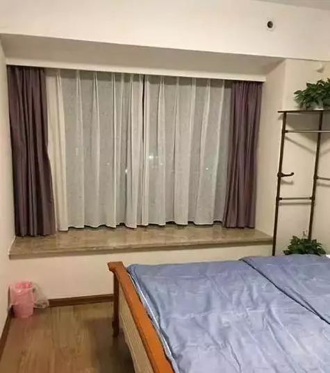 老婆堅持在洗手間裝「兩個門」, 開始我不解, 完工後鄰居紛紛效仿