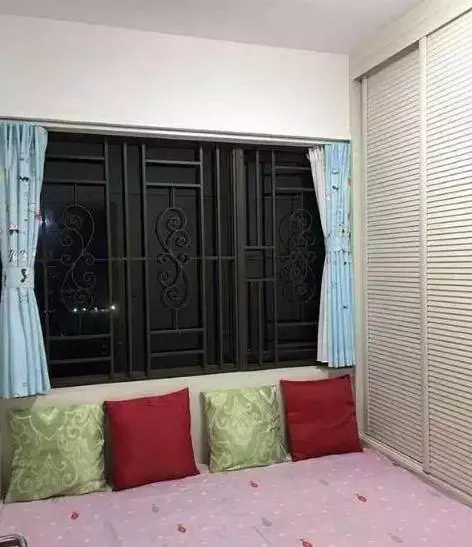 老婆堅持在洗手間裝「兩個門」, 開始我不解, 完工後鄰居紛紛效仿