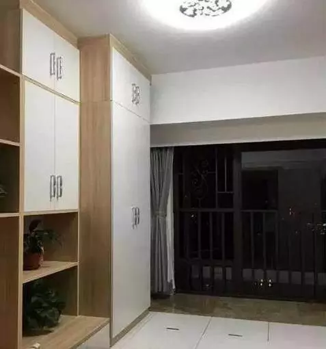 老婆堅持在洗手間裝「兩個門」, 開始我不解, 完工後鄰居紛紛效仿