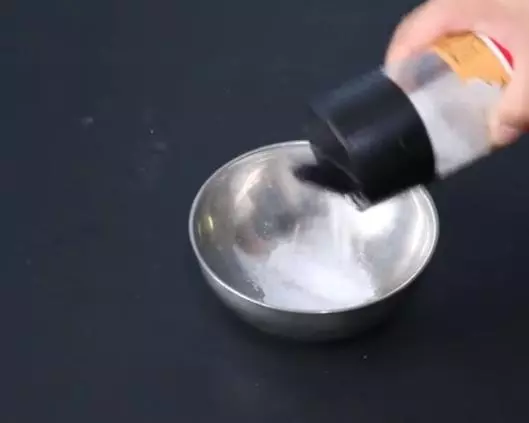教你不用一滴水,一年沒清理的冰箱,立馬煥然一新,快告訴家裡人
