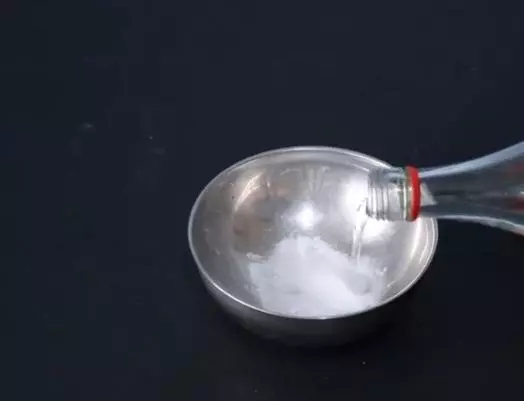 教你不用一滴水,一年沒清理的冰箱,立馬煥然一新,快告訴家裡人