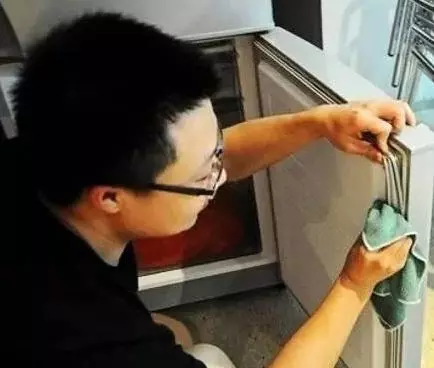 教你不用一滴水,一年沒清理的冰箱,立馬煥然一新,快告訴家裡人