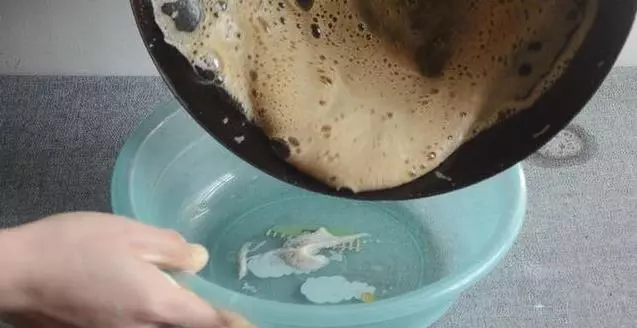 家裡的鐵鍋老是生銹?只用它泡3分鐘,舊鍋瞬間變新鍋,不生鏽不粘鍋,比千元鐵鍋還好用