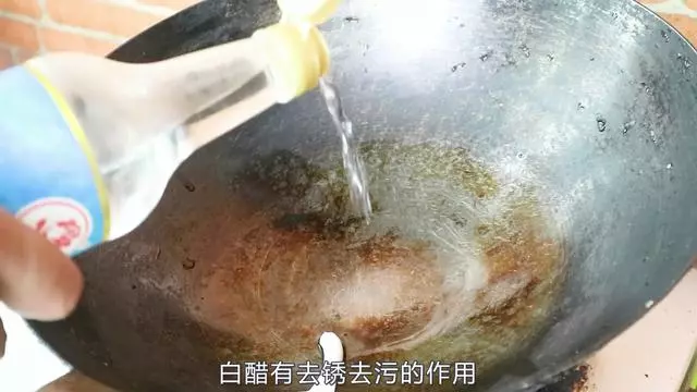 家裡的鐵鍋老是生銹?只用它泡3分鐘,舊鍋瞬間變新鍋,不生鏽不粘鍋,比千元鐵鍋還好用