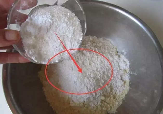 紗窗用了一整年灰塵太厚風都吹不進來?教你一個小絕招,不用拆下來也能洗乾淨!