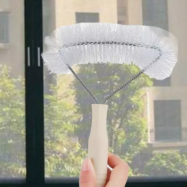 紗窗用了一整年灰塵太厚風都吹不進來?教你一個小絕招,不用拆下來也能洗乾淨!