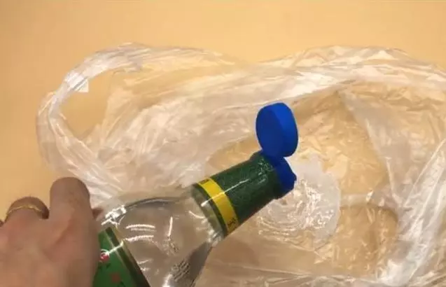 塑膠袋套在噴頭上太實用了,解決了家家戶戶的難題