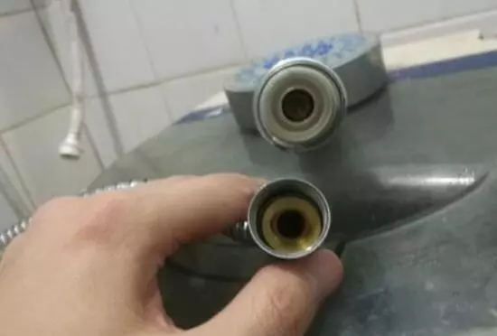 塑膠袋套在噴頭上太實用了,解決了家家戶戶的難題