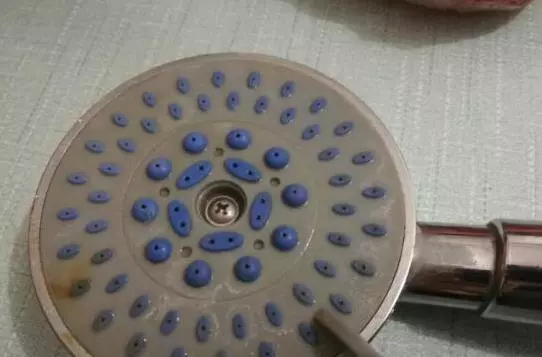 塑膠袋套在噴頭上太實用了,解決了家家戶戶的難題