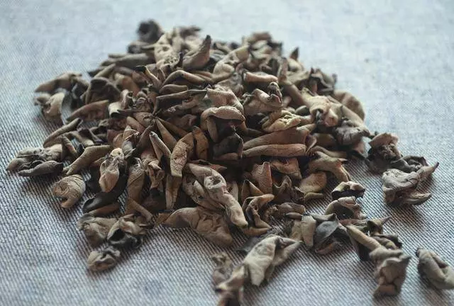 圓形打包盒蓋子上戳幾個洞 放冰箱裡太實用了 看到的人都誇好