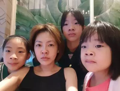 小S闔家跨年,三個女兒整容式長開美炸天,網友:高級臉!