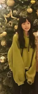 小S闔家跨年,三個女兒整容式長開美炸天,網友:高級臉!