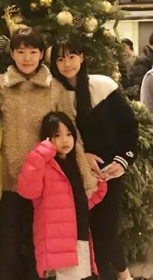 小S闔家跨年,三個女兒整容式長開美炸天,網友:高級臉!