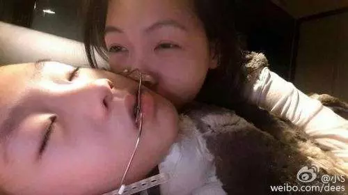 小S闔家跨年,三個女兒整容式長開美炸天,網友:高級臉!