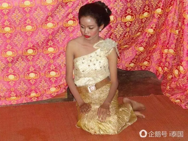 新娘被畫成「如花」 換化妝師 再結一次