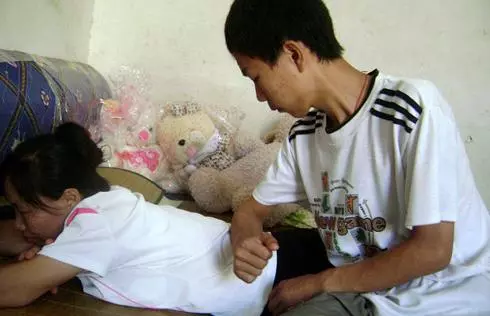 一把花椒加紅糖,解決腰椎痛,腿麻、坐骨痛消失了,爬樓梯也不怕了,值得一試