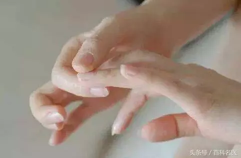 花不到五塊錢就能治你的白髮,用它洗頭,白髮慢慢變黑(為自己未來及家中長者收藏吧!)