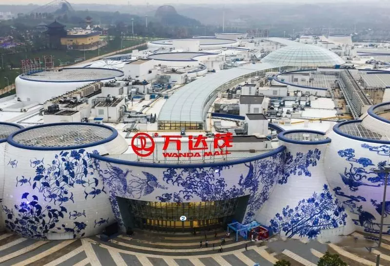 世界最大青花瓷建築建成!占地285畝、斥資400億,外形仿照景德鎮青花瓷,內部更是另有乾坤