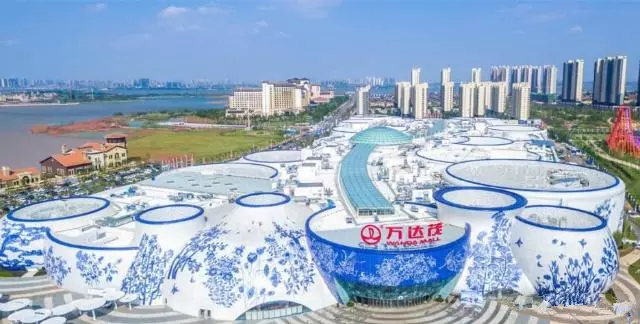 世界最大青花瓷建築建成!占地285畝、斥資400億,外形仿照景德鎮青花瓷,內部更是另有乾坤