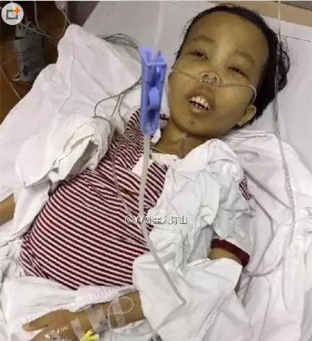 他身高不到一米五 成名時開豪車抱美女 如今生病無人搭理全靠救濟