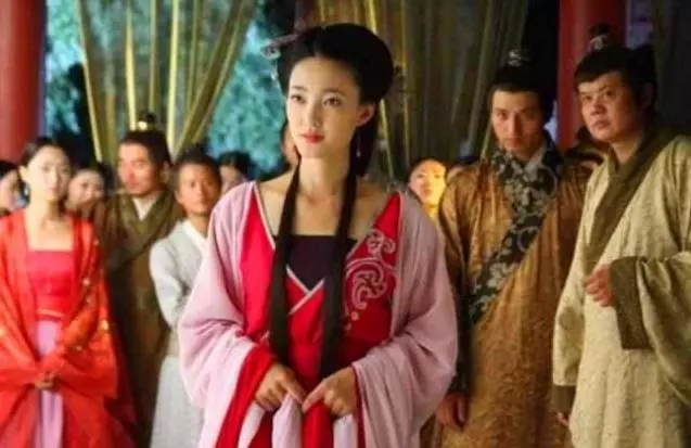 古代青樓女子,為何喜歡在腰間系上一根紅繩,原來有這樣的含義