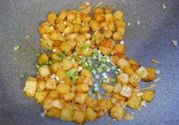 教你一個馬鈴薯新做法,做法超級簡單,味道卻不一般,怎麼吃都不膩