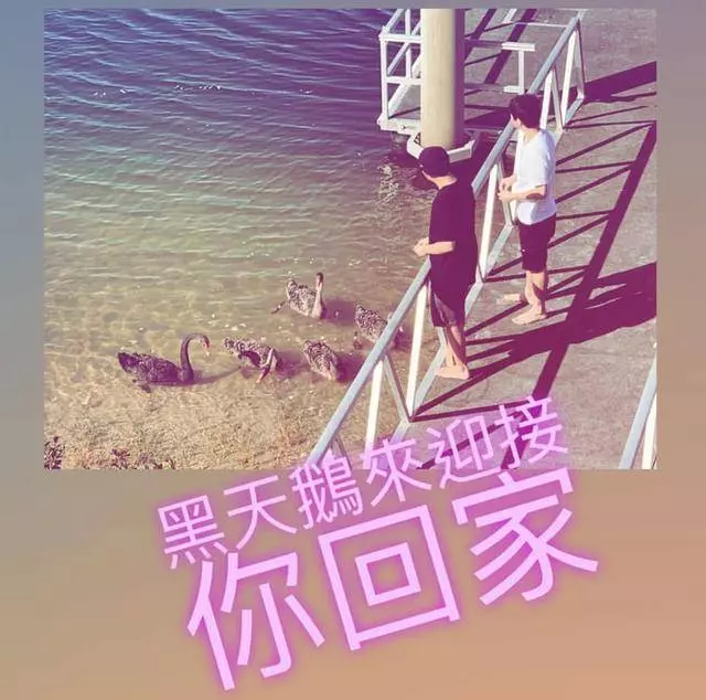 昆凌一家人回娘家,周董抱女兒坐皮劃艇卻讓老婆推!唯獨不見弟弟!