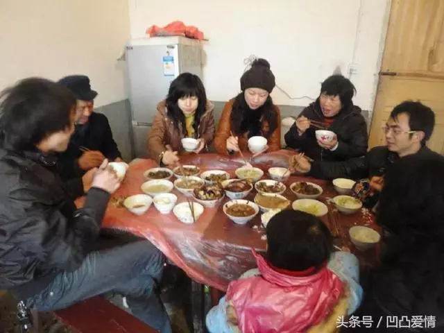 大姑姐賴在娘家5年,我讓她搬走,婆婆:閨女,住多久我養多久