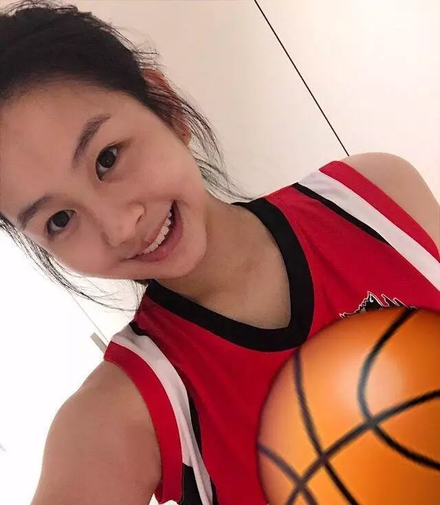 邱淑貞女兒已是很漂亮了,沒想到看到朱茵女兒,網友:簡直就是小朱茵~