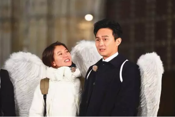 11年不知父母做什麼?校長懷疑孩子家庭不正常,請家長來談話,發現一家子全是明星
