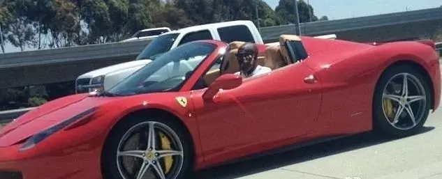 看看詹姆斯科比的豪車,再看看哈登萊昂納德的豪車,網友:難以置信