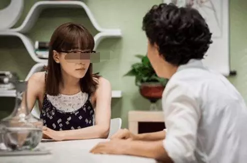 過年兒子帶女友回家,我將她趕出門,走後她發來簡訊,我眼前發黑