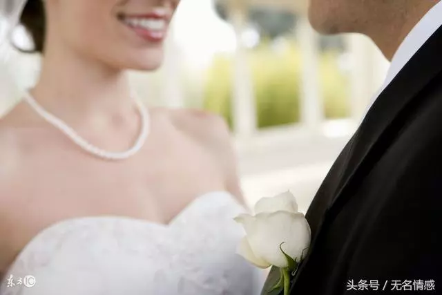 結婚給老婆10萬彩禮,婚後半年她生下雙胞胎,滿月酒上她原形畢露