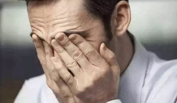 醫院中, 我打了老婆一巴掌, 我是鳳凰男, 但我也有尊嚴
