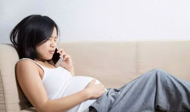 35周孕婦懷雙胞胎,在浴室被老公打至出血,醫生的話讓家人崩潰!
