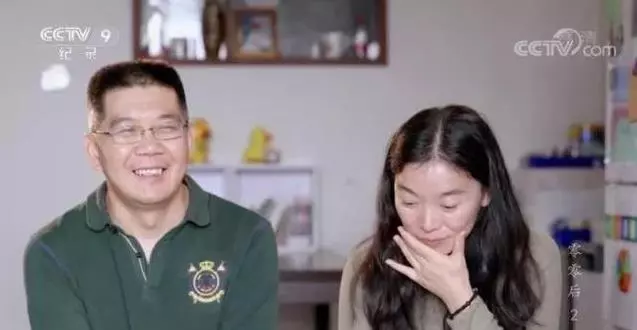 10年跟拍5個孩子,反差巨大,放手的媽媽VS不放手的媽媽形成鮮明對比