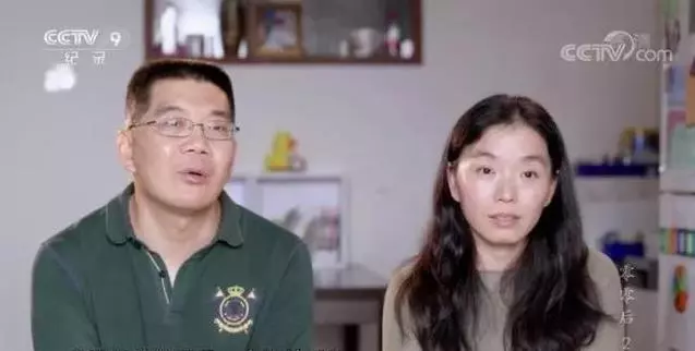 10年跟拍5個孩子,反差巨大,放手的媽媽VS不放手的媽媽形成鮮明對比