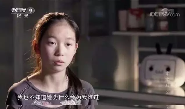 10年跟拍5個孩子,反差巨大,放手的媽媽VS不放手的媽媽形成鮮明對比