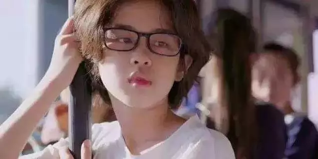 10年跟拍5個孩子,反差巨大,放手的媽媽VS不放手的媽媽形成鮮明對比