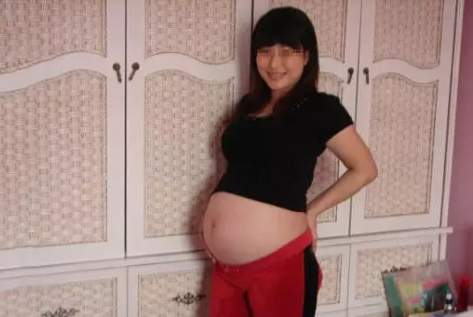 男子癱瘓,妻子卻連生兩胎,婆家人起疑,問清緣由後,直誇她高明!